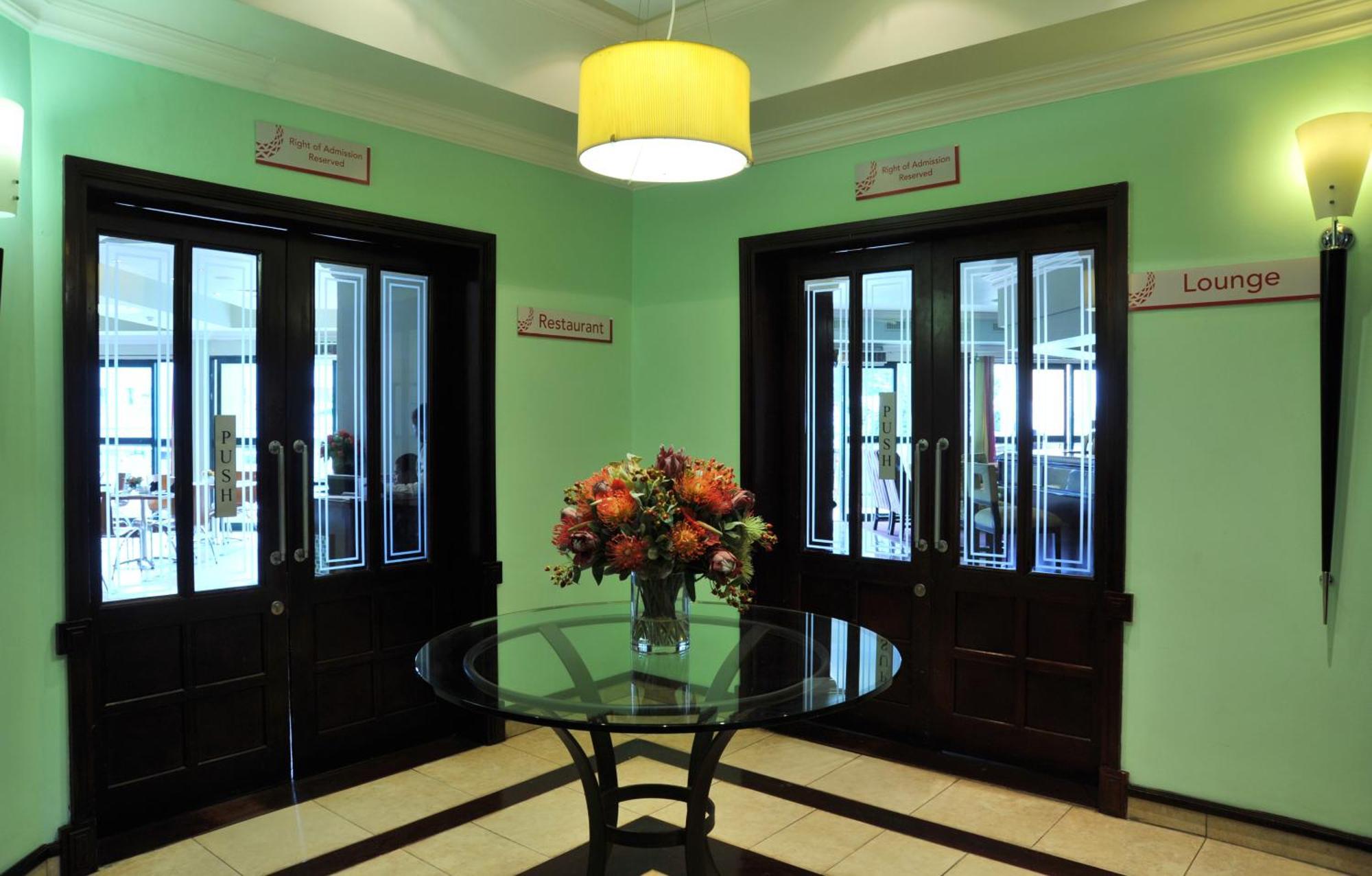 Cresta President Hotel Gaborone Bagian luar foto