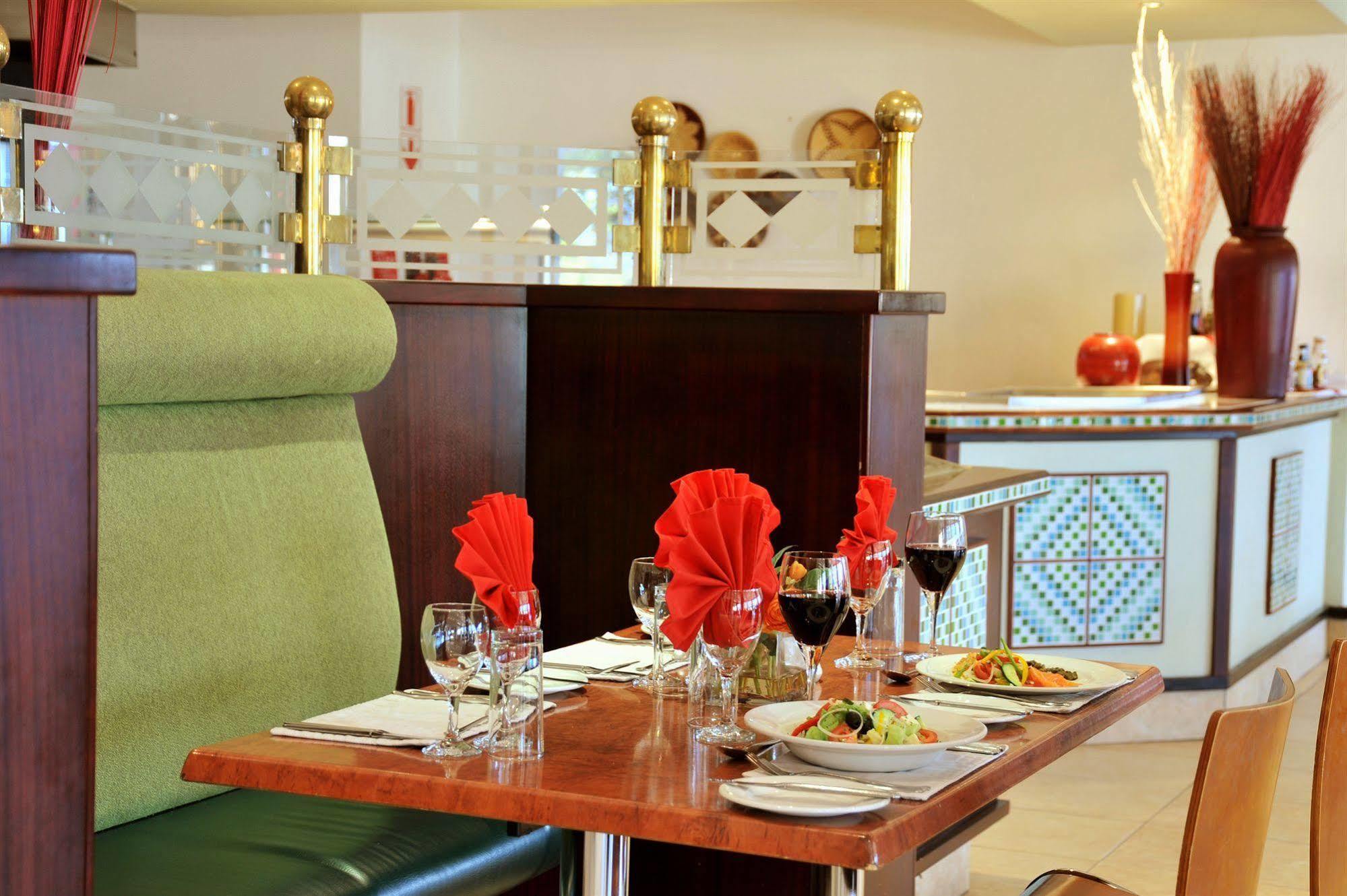 Cresta President Hotel Gaborone Bagian luar foto
