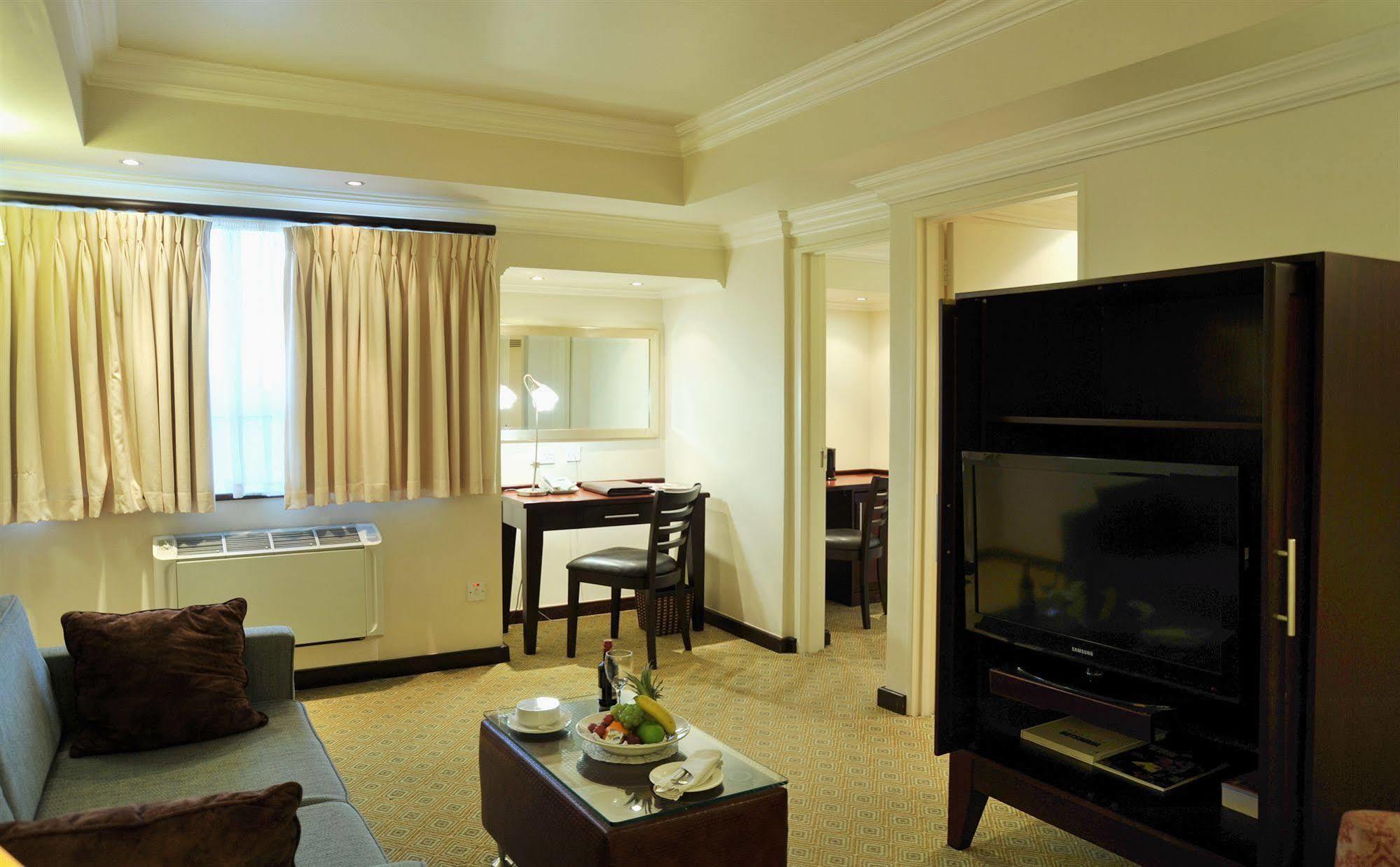 Cresta President Hotel Gaborone Bagian luar foto