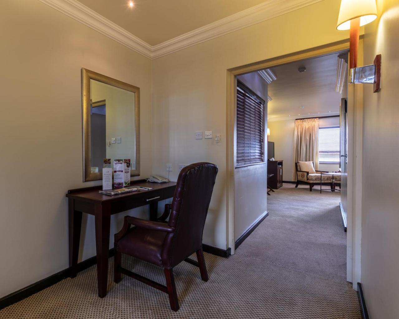 Cresta President Hotel Gaborone Bagian luar foto