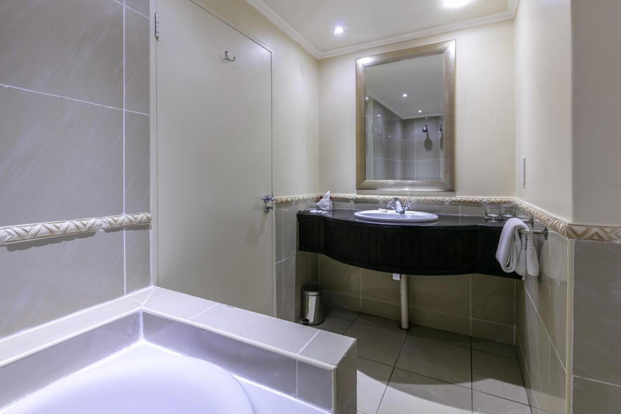 Cresta President Hotel Gaborone Bagian luar foto
