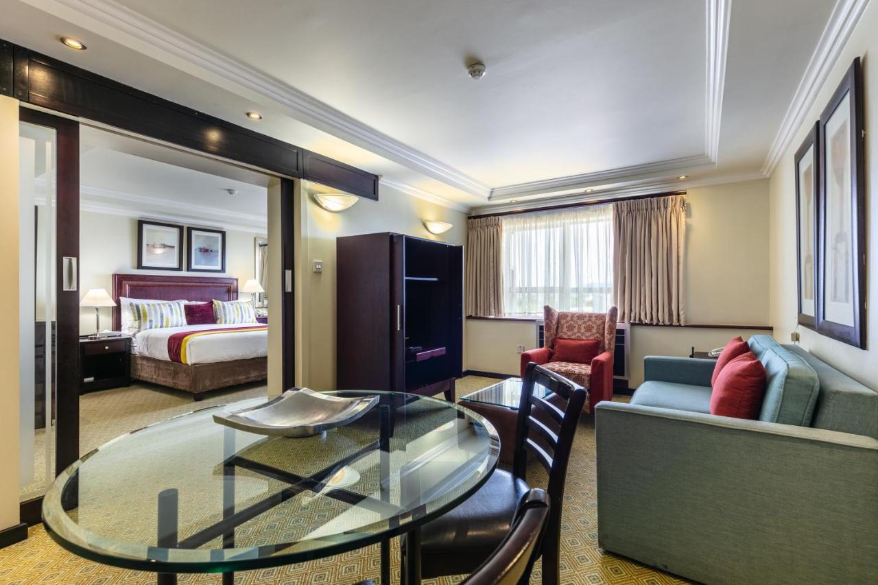 Cresta President Hotel Gaborone Bagian luar foto