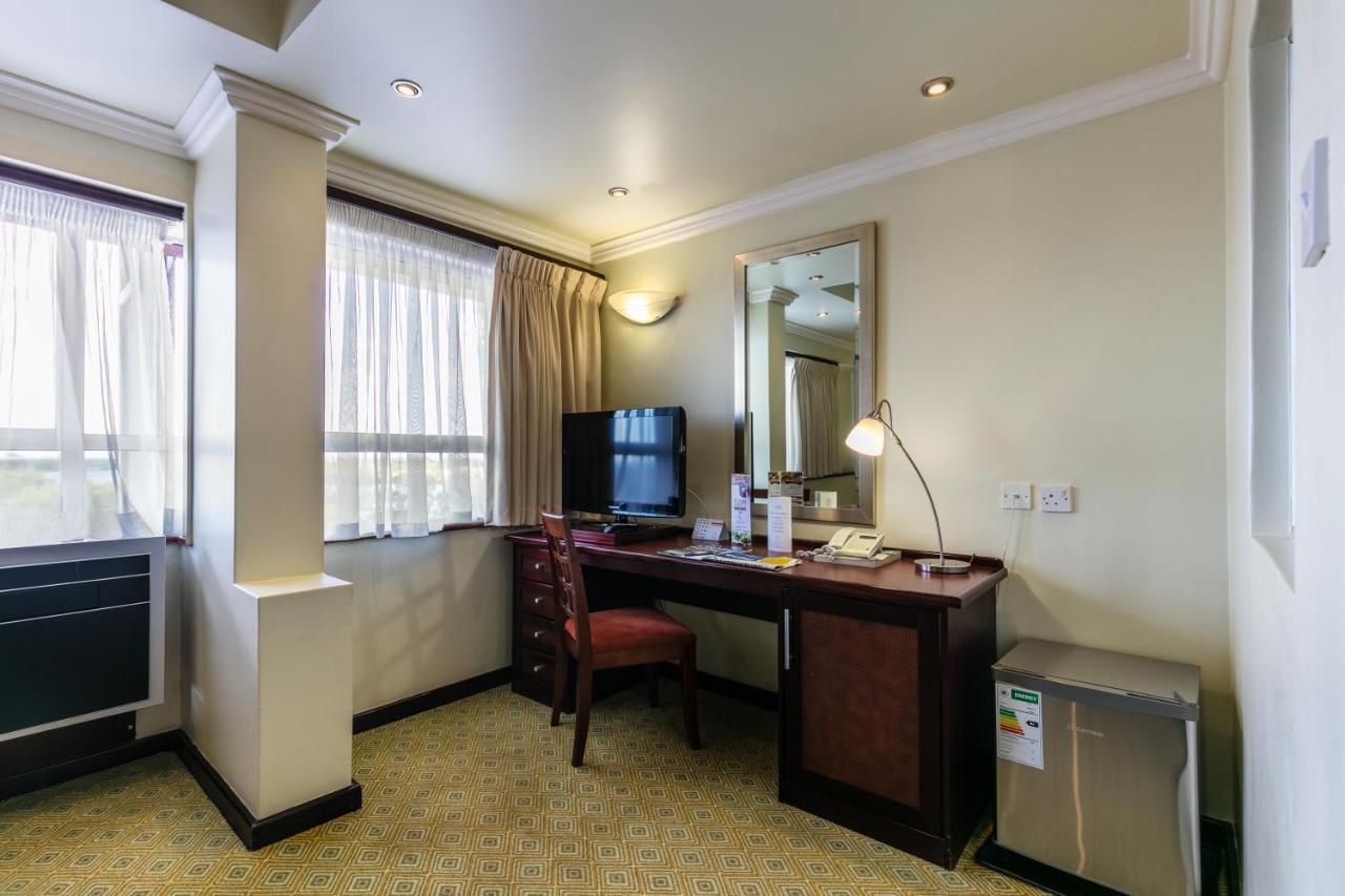 Cresta President Hotel Gaborone Bagian luar foto